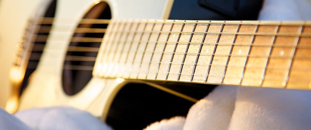La guitare de Christine… | Christine's guitar…
